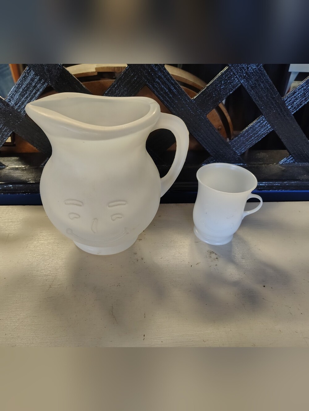 kool aid man Pitcher, 2 Qt, Easy to Fill,with one cup Vintage/Retro